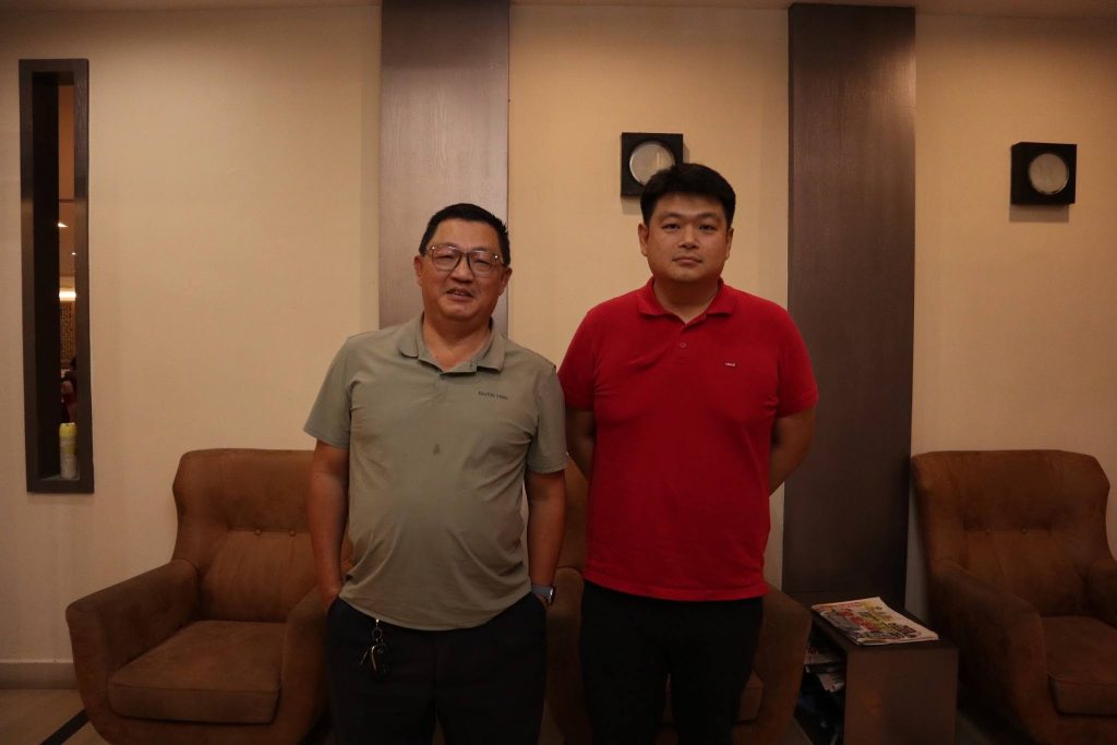 Second-generation SLK Farm leaders, brothers Ling Yoke Kooi and Ling Yoke Hua, have maintained a long-standing and loyal partnership with Gold Coin since before the year 2000.